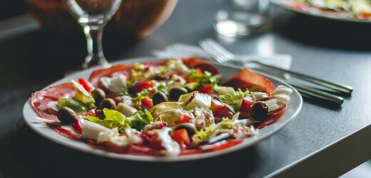 Z czego składa się dieta śródziemnomorska i jakie są jej korzyści?